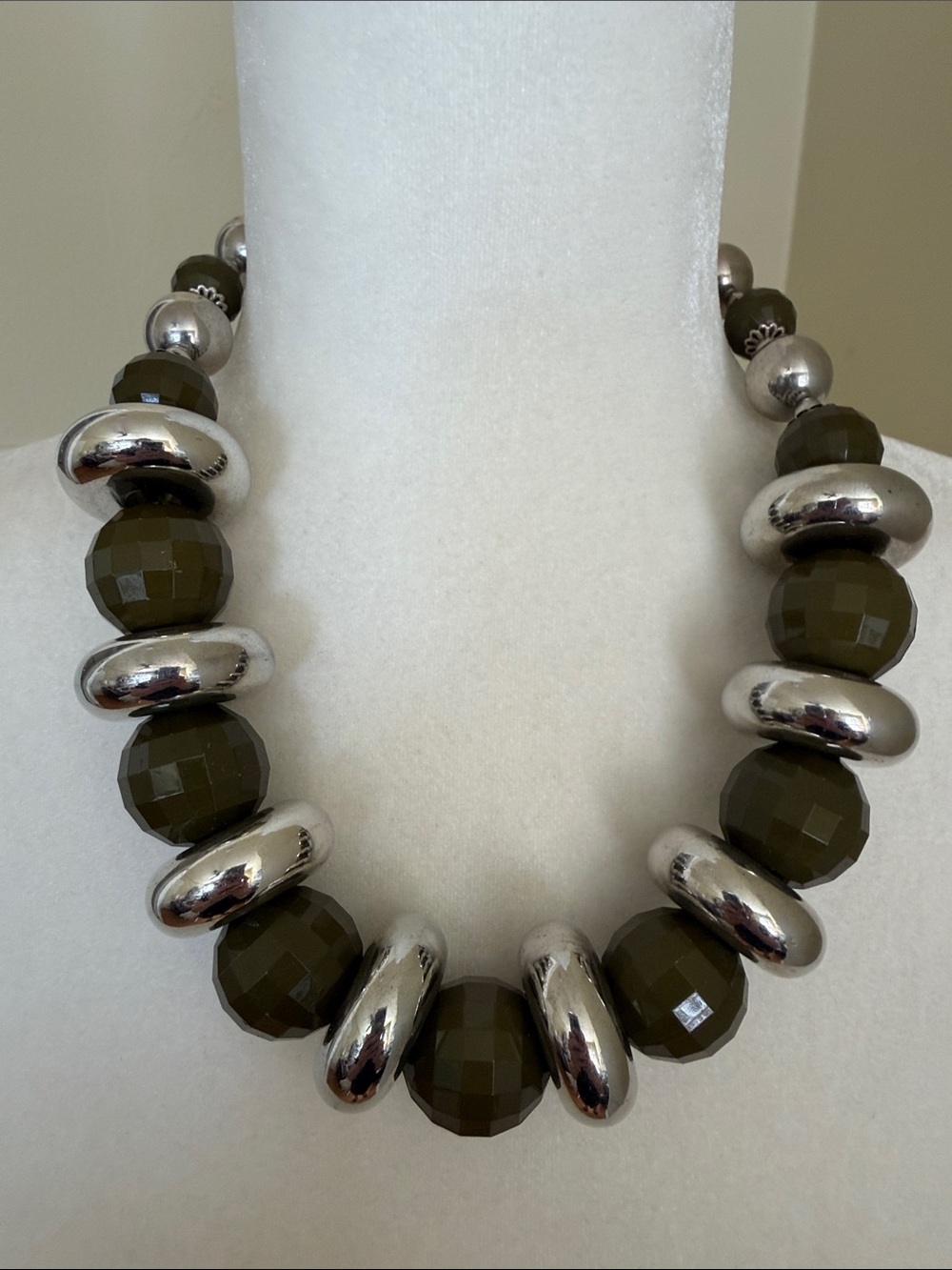 VINTAGE OVERSIZED STATEMENT NECKLACE Olive Green Chunky Faceted Silver Rondelles